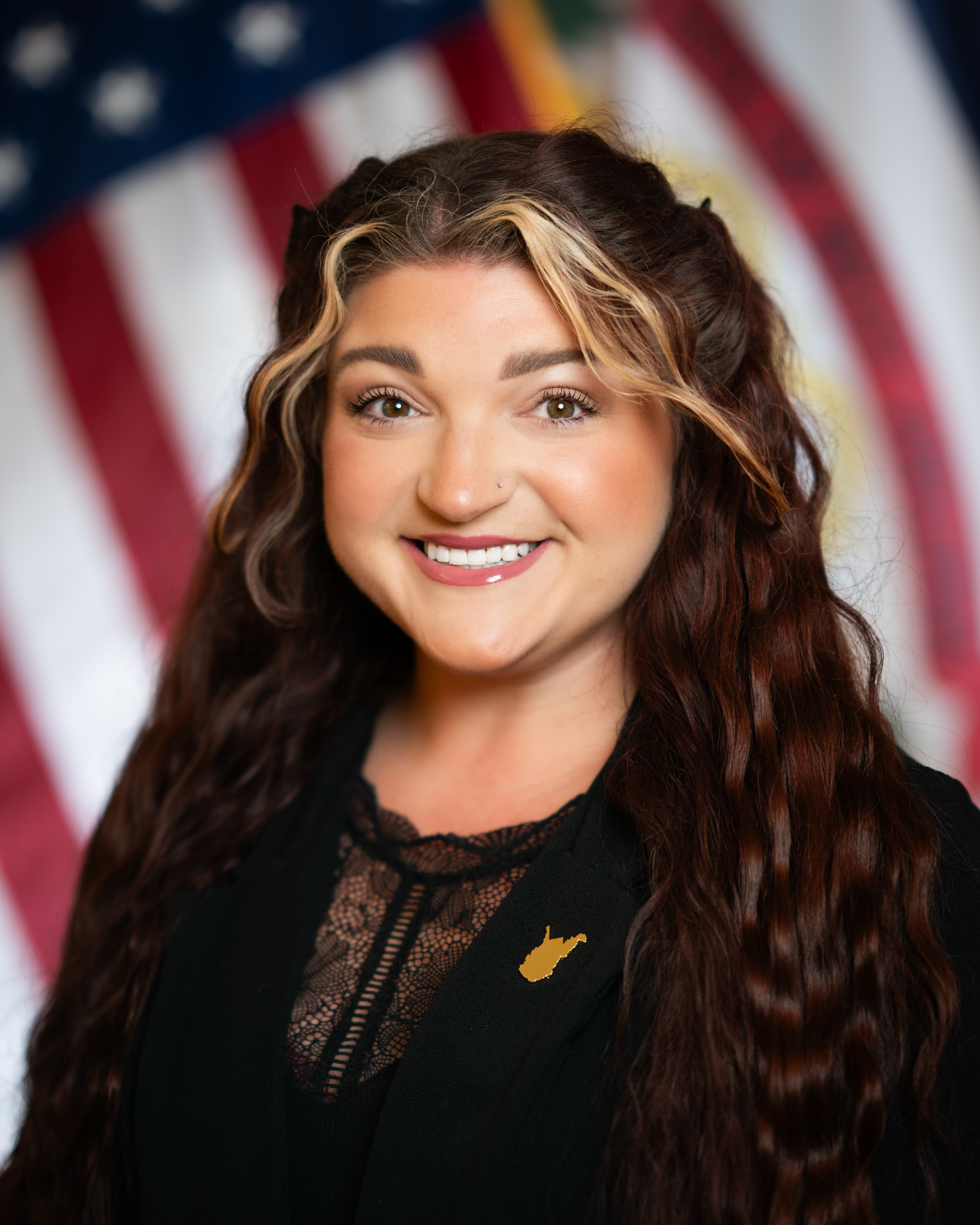 Lindsey 2025 updated headshot.jpg